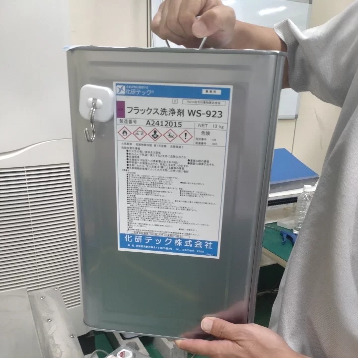 洗浄力抜群のフラックス洗浄剤 化研ﾃｯｸﾌﾗｯｸｽ洗浄剤WS-923